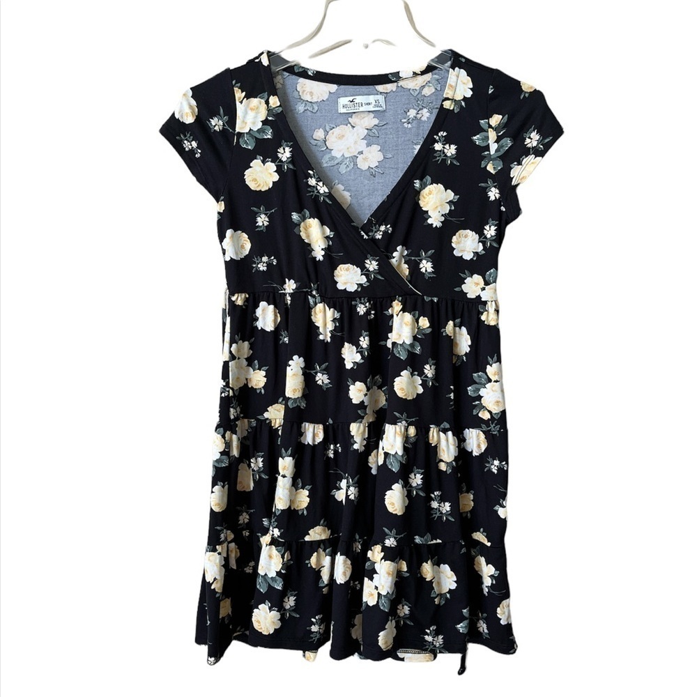 Hollister Dress Three Tiered Wrap on the top mini size XS